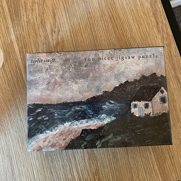 Taylor Swift Puzzle - Picture 1 of 3